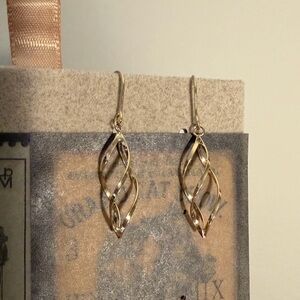Gorgeous 14kt solid yellow gold swirl dangle hook wire earrings everyday unique